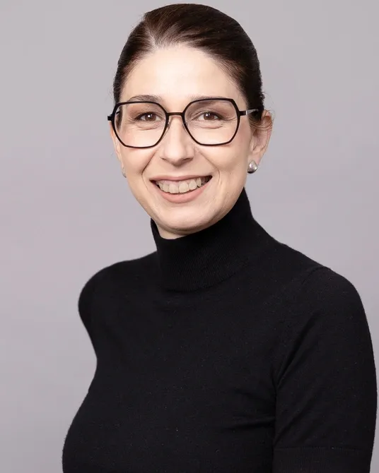 Portrait photo of Sandra Peter